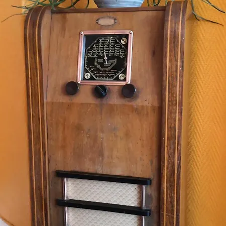 Rez De Jardin En Bordure De Ruisseau