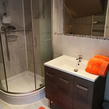 Rez De Jardin En Bordure De Ruisseau 勒伯恩霍姆