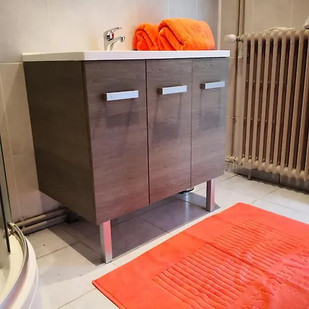 Rez De Jardin En Bordure De Ruisseau * 勒伯恩霍姆